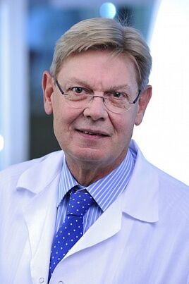 Arzt Rheumatologe Tobias